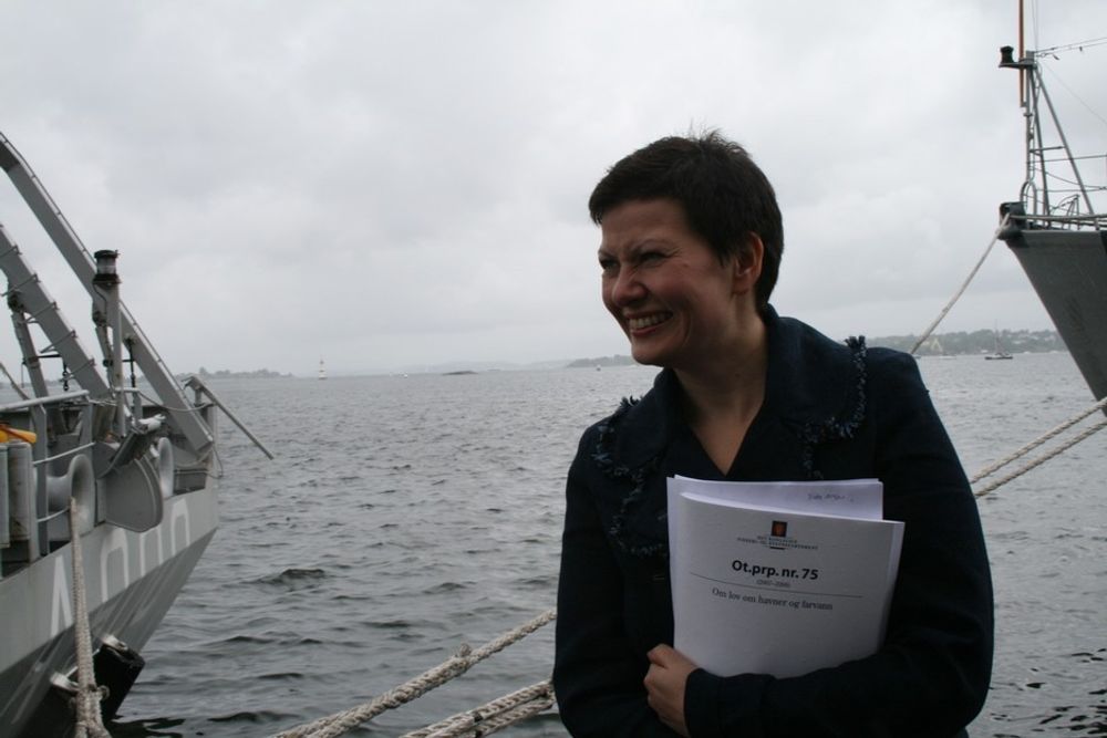 Ny lov: Fiskeri- og kystministeren Helga Pedersen, la i dag fram forslag til en ny lov om havner og farvann.
