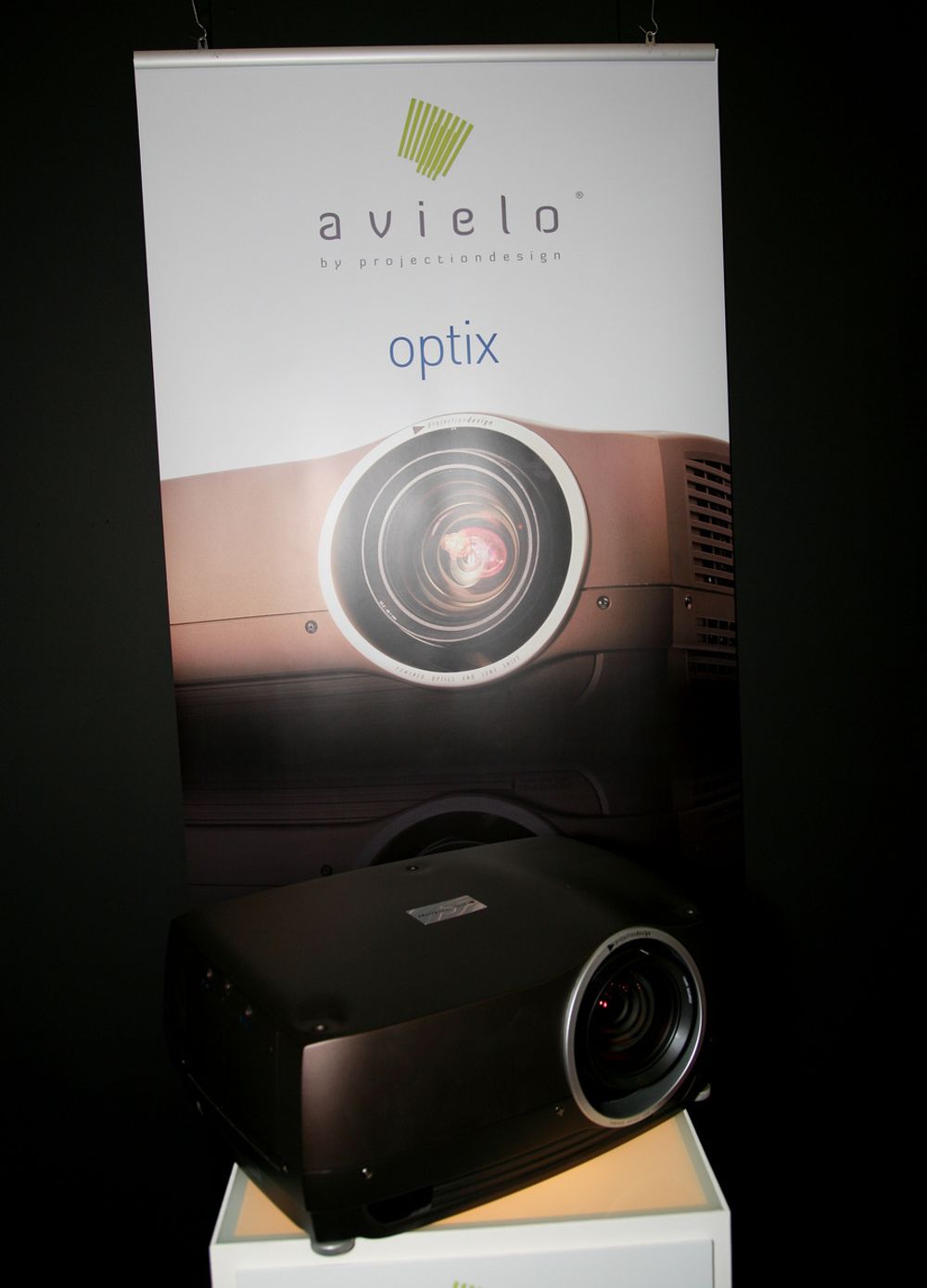 LONDON: Norske Projectiondesign lanserer HD-projektoren Avielo.