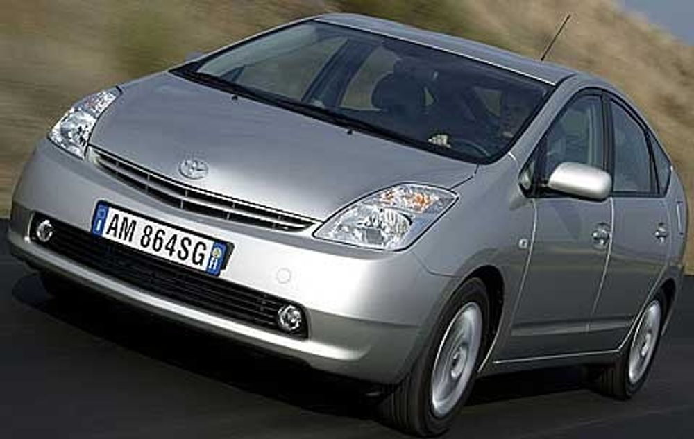 Hybridbilen Toyota Prius er en av modellene med en svakhet i styresystemet.
