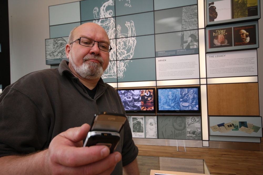 Daglig leder Ivar Roger Hansen er lite tilfreds med mobildekningen i det moderne museet.