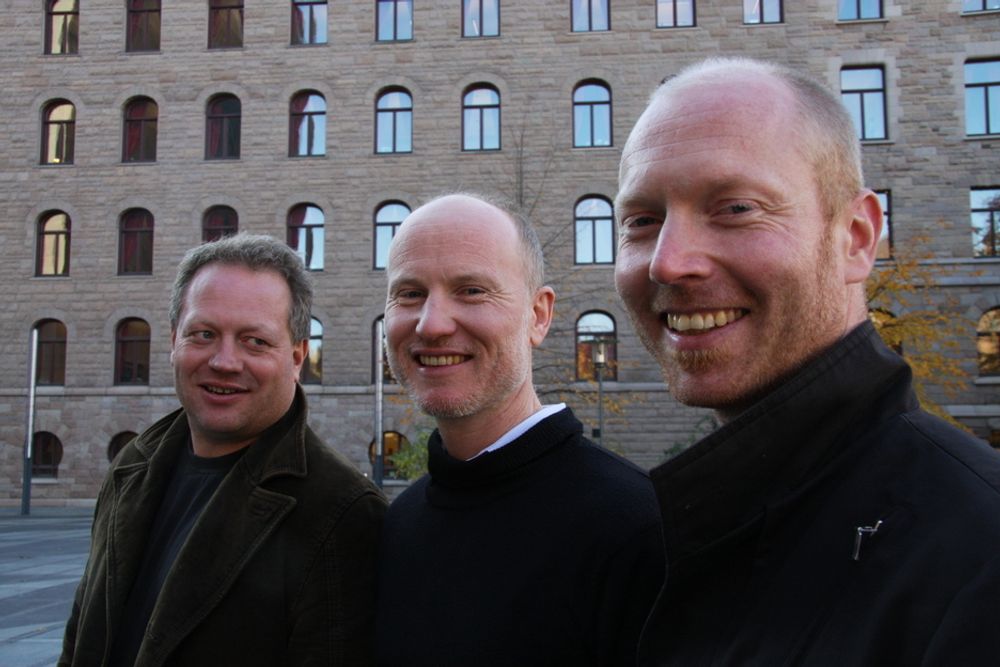 KLIMAKVOTER: Kristian Tangen (fra v.), Per-Otto Wold og Atle Christiansen jobber med klima og CO2-kvoter.