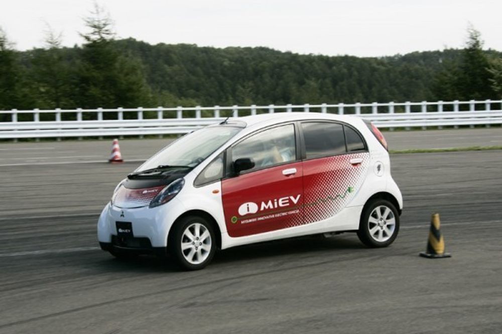 Mitsubishis nye elbilprototyp i-EV Electric er for tida under utprøving i Japan. Rekkevidden skal være 16 mil og det er ventet at Think-konkurrenten kommer i serieproduksjon ganske snart.