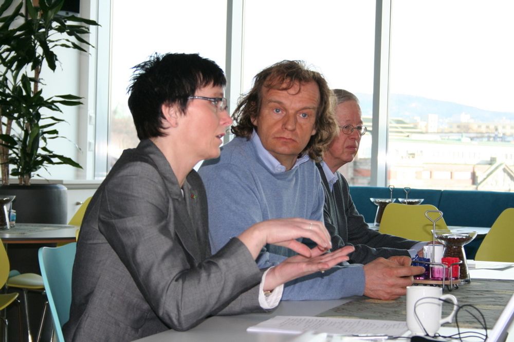 Fornyings- og administrasjonsminister Heidi Grande Røys (SV), professor dr. juris Dag Wiese Schartum, ekspert på forvaltning og IKT og Per Morten Vigtel, Forum For Innovasjon.