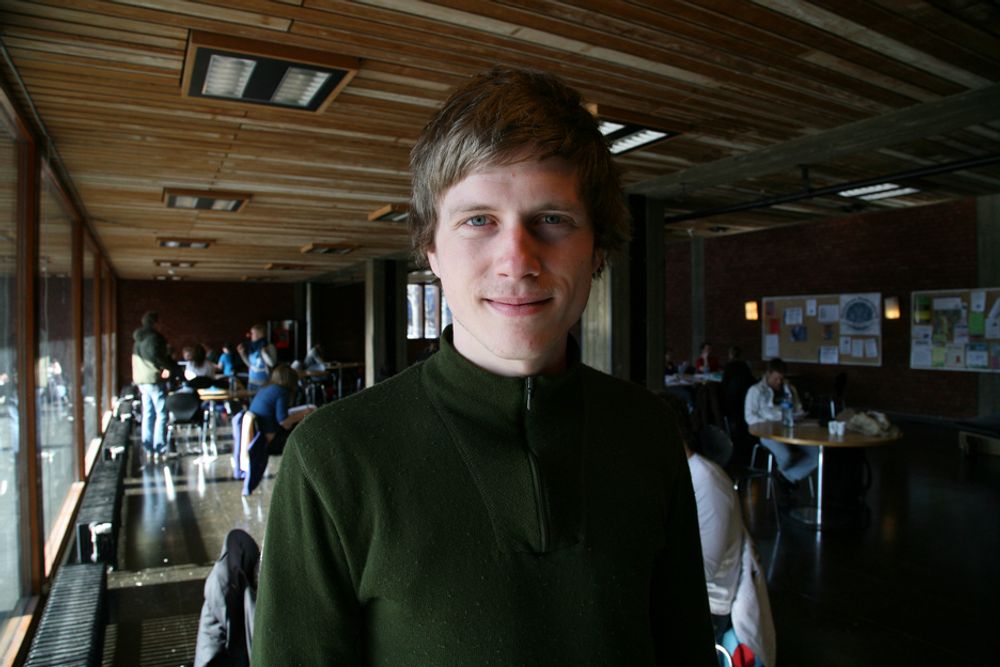 Sjur Rønningen Bie-Lorentzen (23) studerer matematikk (og tysk) ved Universitetet i Oslo. Han forlot sivilingeniørstudier ved NTNU, og mener UiO er bedre.
