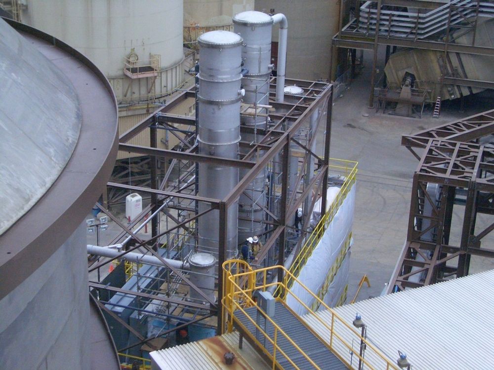 15000 TONN: Testanlegget under montering ved kullkraftverk i Wisconsin USA. Kapasiteten er 15 000 tonn renset CO2 i året.