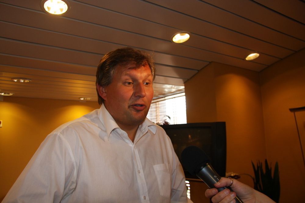 Olje- og energiminister Terje Riis-Johansen intervjues av TUs Mona Strande