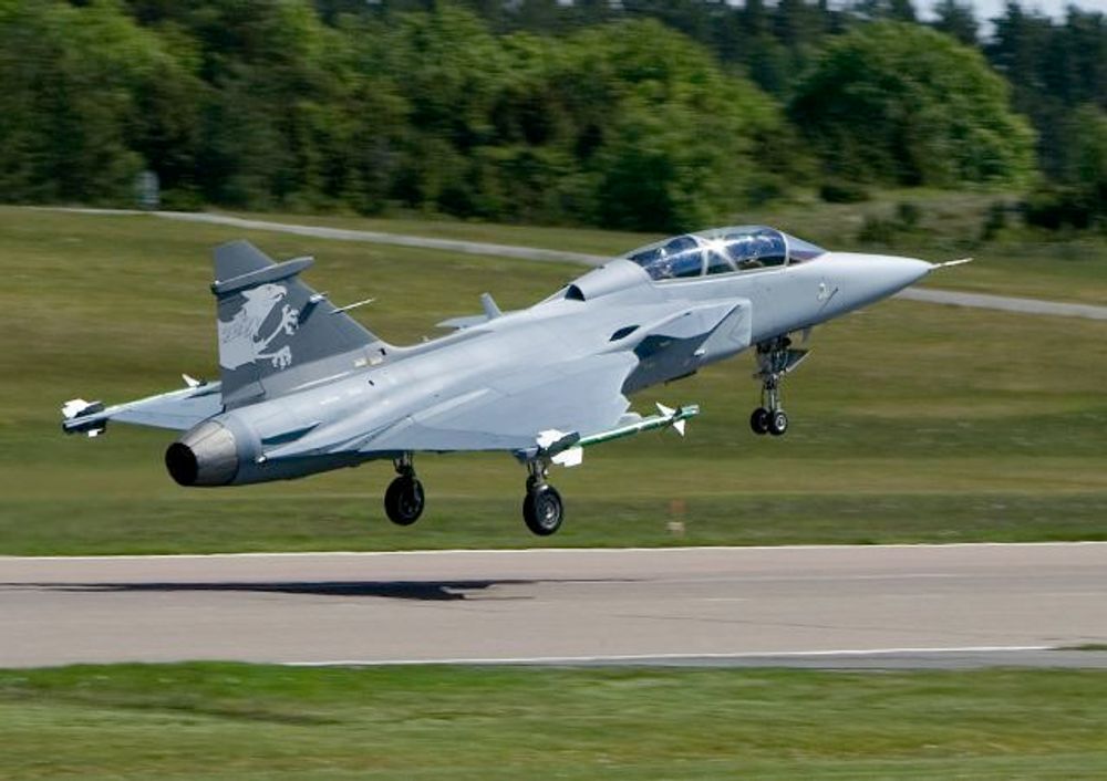 Manglende stealth-egenskaper på Jas-39 Gripen kan stenge Norge ute av Nato-operasjoner, advarer norsk jagerpilot.
