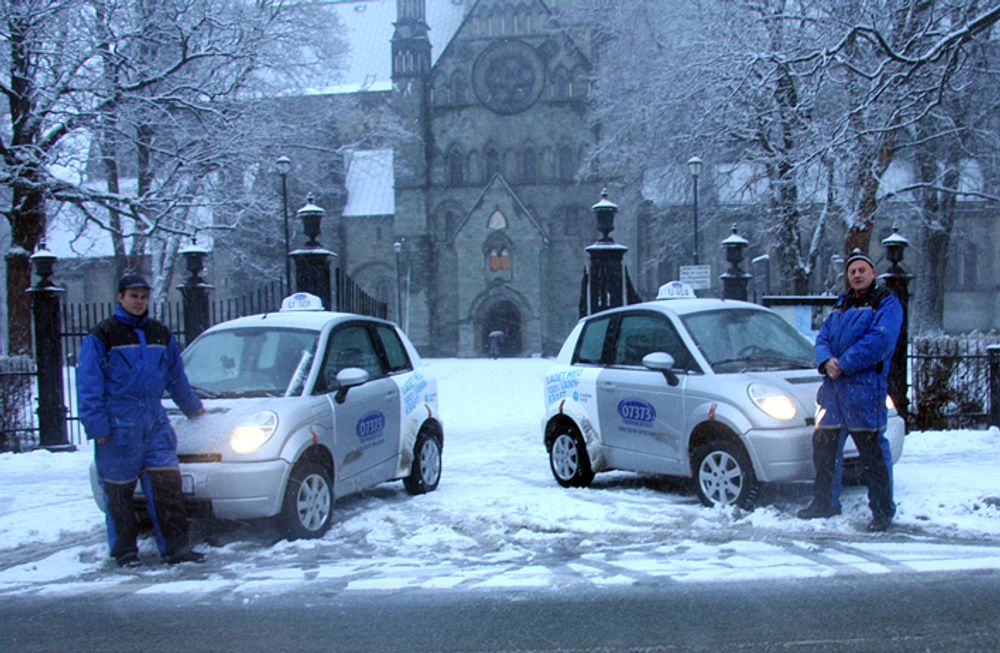 I NIDAROS: Etter 40 timers tur og to overnattinger var Arne og Audun Asphjell hjemme i Trondheim med sine Think-taxier.