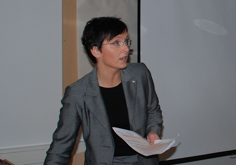 It-minister Heidi Grande Røys kan ikke regne med sikre gevinster av kravene om åpne standardformater.