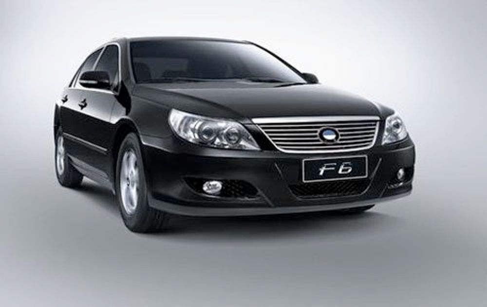 Kinesiske BYD Automobile blir trolig først i verden med serieprodusert plug-in-hybrid. Dette er F6DM.
