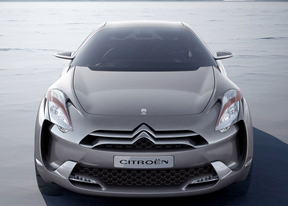 Citroën kommer rullende med en ny konseptbil med SUV-karakteristika¿ Hypnos ¿ som selvsagt også er en hybrid med et system kalt HYmotion4. Hovedmotoren er en to-liters diesel med 200 hk.