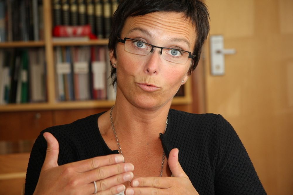 VIL LØSE FLOKEN: Fornyingsminister Heidi Grande Røys griper inn med statlige utviklingsmidler for å fjerne barrieren mellom proprietære fagsystemer og friprog-løsninger.