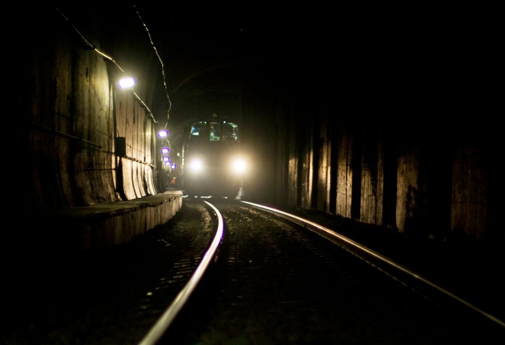 Det er lenge til det blir lys i ny Oslo-tunnel for jernbanen.