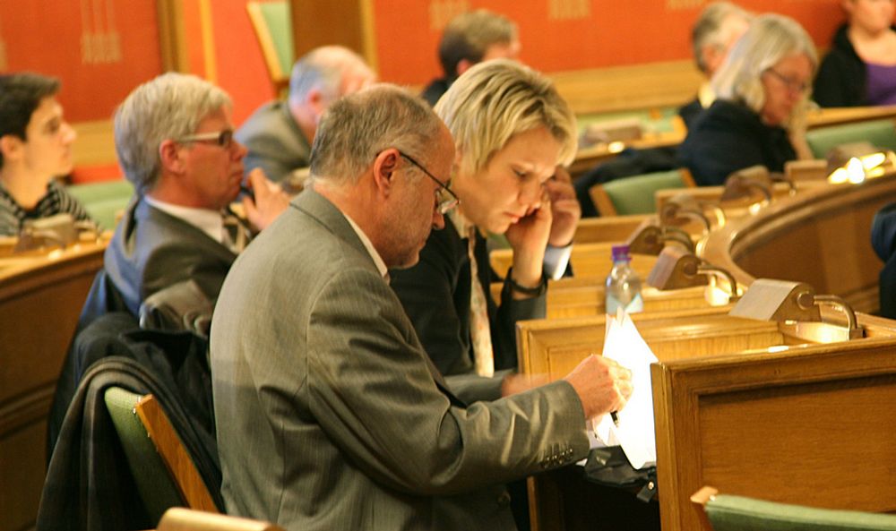 Konsernsjef Trond Bjørgan og billettsystemsjef Marit Kristiansen i KTP skyldte på leverandøren Thales og på kompliserte takststrukturer under torsdagens høring.