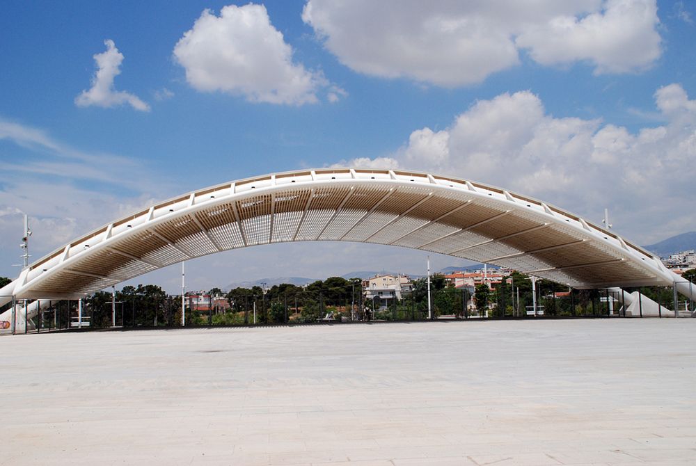 GJENNOMFØRT: Også de to inngangene til OL-anlegget i Athen er konstruert i stål.