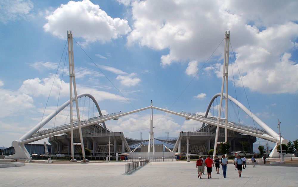 LANDEMERKE: Athens olympiske stadion, Spiros Louis, ble først innviet i 1982. Den fikk imidlertid en stor ansiktsløftning da den gigantiske takkonstruksjonen sto klar til sommer-OL i 2004.