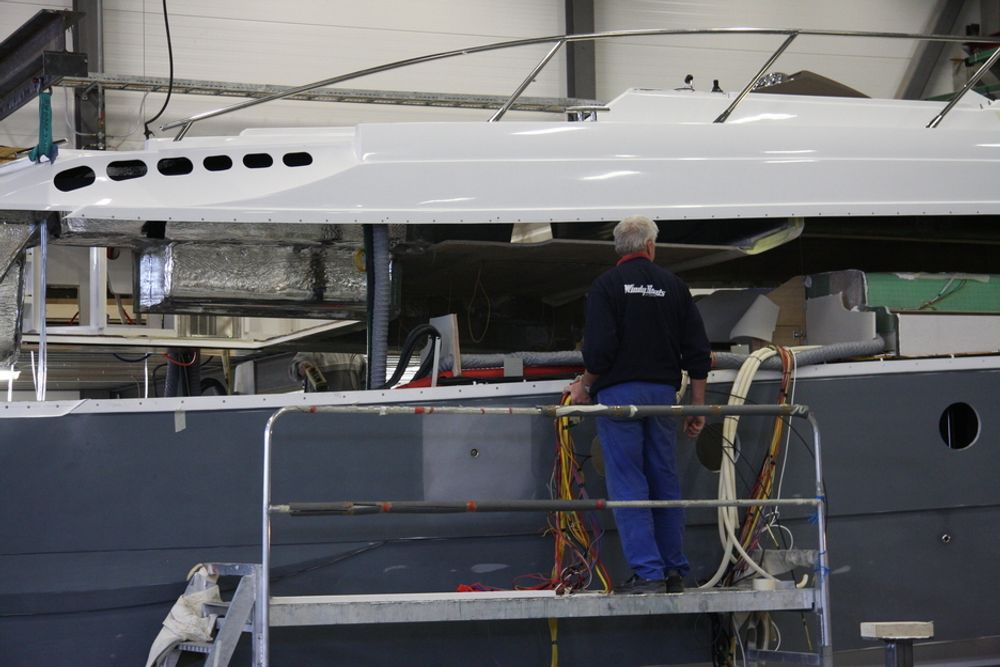 Her ved Windy-fabrikken i Arendal er flere titalls ansatte permittert. Nå skal produksjonsprosessen industrialiseres i større grad.