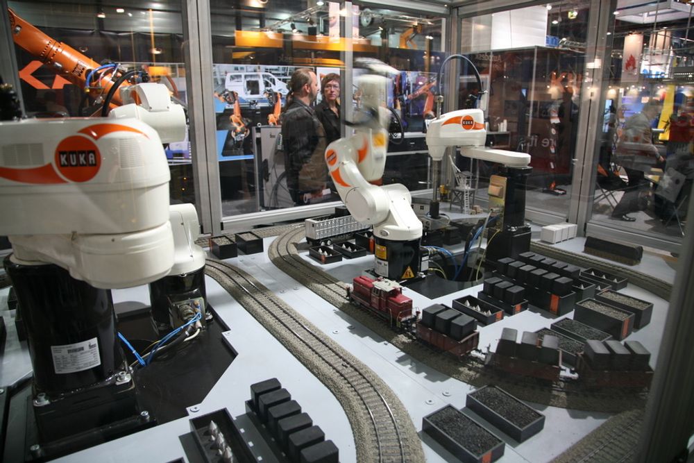 AUTOMATISK: Automatiseringsselskapet Kuka viste frem sine nyeste industriroboter.