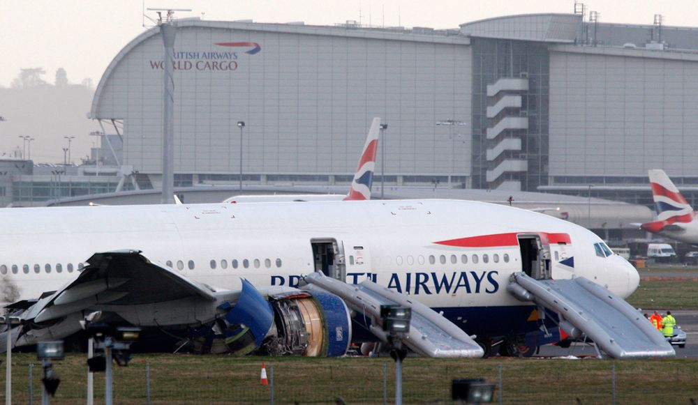 Alle de 149 om bord slapp unna med skrekken de Boeing 777-maskinen fra British Airways landet på gresset før rullebanen på Heathrow i ettermiddag.