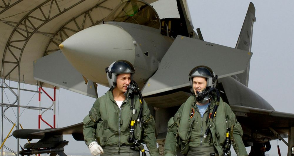 Disse spanske Eurofighter-pilotene får nå hjelp av et nytt stemmestyringssystem som takler dårlig engelsk når de skal ut på tokt.