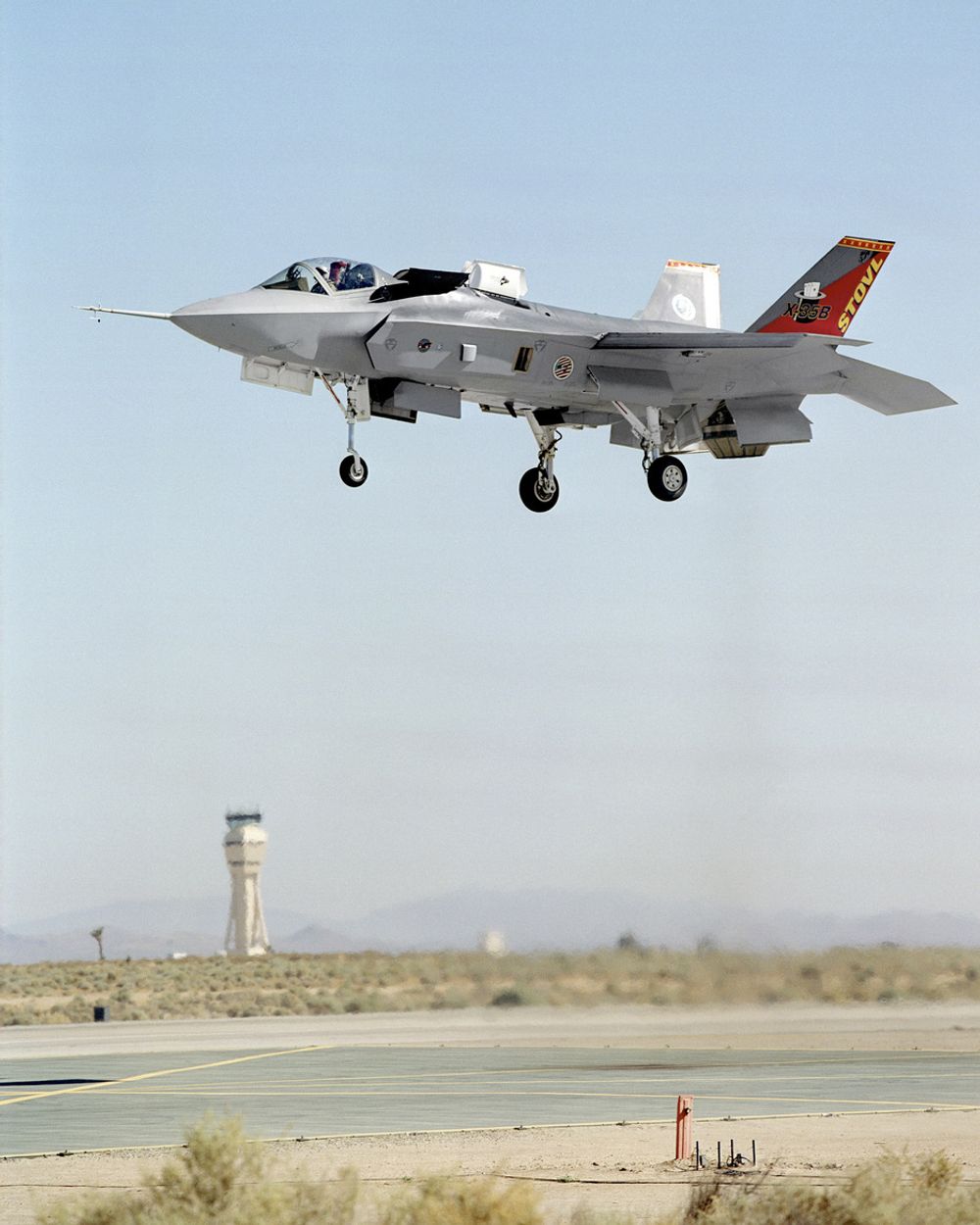 TO FLY: Lockheed Martin har produsert to fly av denne typen f35B som kan lande og ta av vertikalt.