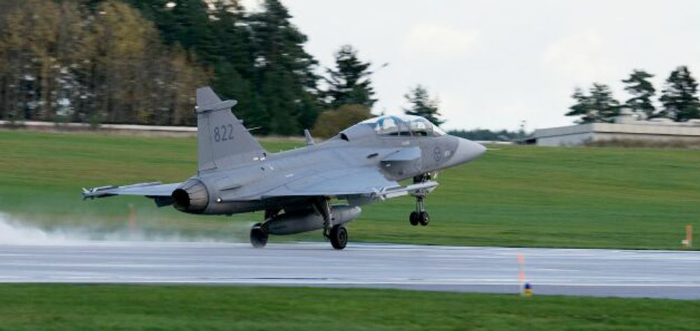 Jas-39 Gripen fløy sin jomfruferd i desember 1988. Onsdag presenteres neste generasjon av det svenske jagerflyet.