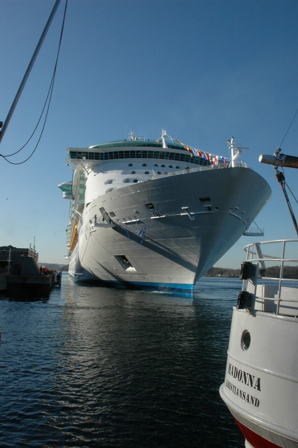 Indepence of the Seas er bygget ved Aker Yards i Finland for RCCL. Skipet er på 154.407 bruttotonn og plass til 4.375 passasjerer.