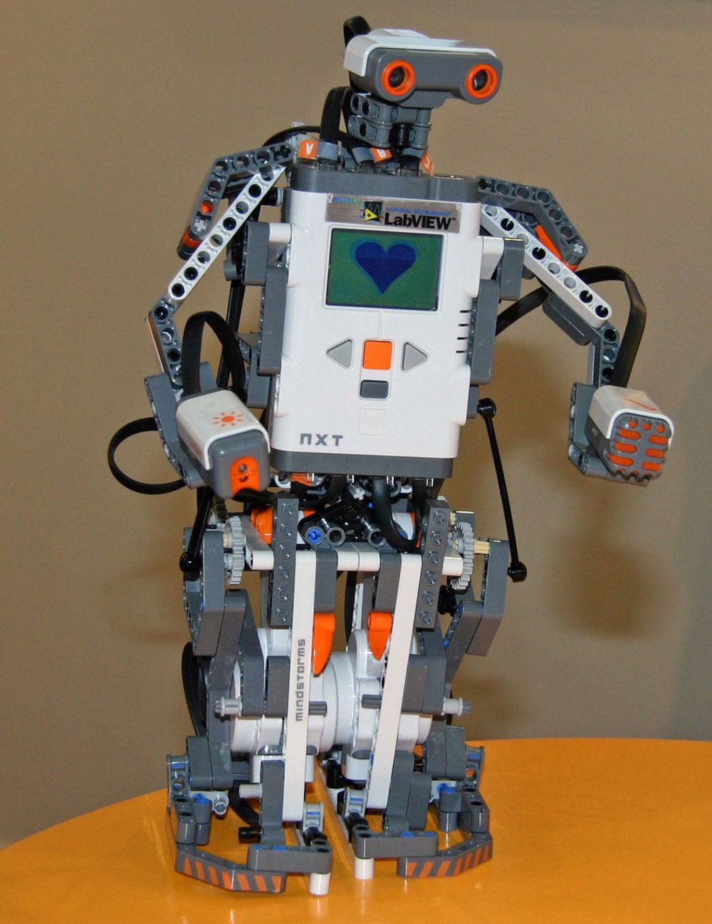 Mindstorms NXT fra Lego styres med software fra National Instruments LabVIEW.