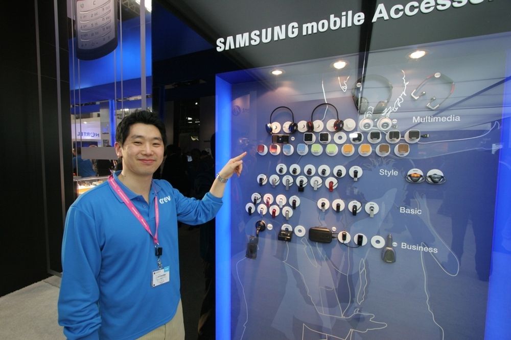 EKSTRATREKNING: Det er ekstrautstyret som skiller amatørene fra profffene, mener Samsung, som har laget en helt ny kolleksjon av duppeditter til din mobiltelefon.
