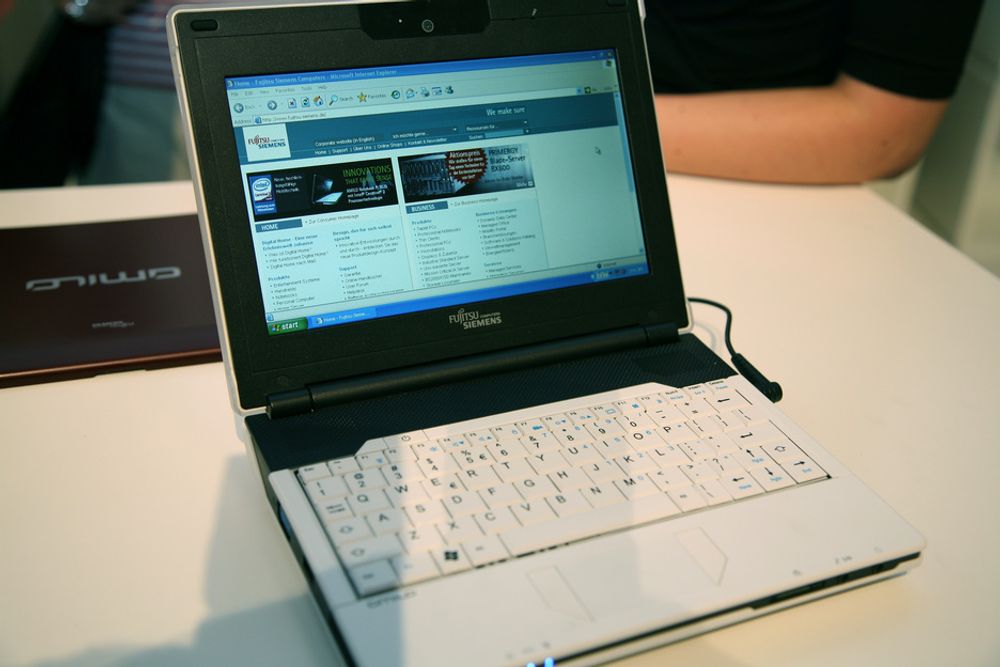 IFA: Fujitsu Siemens lanserte mini-laptopen Amilo Mini UI3520.