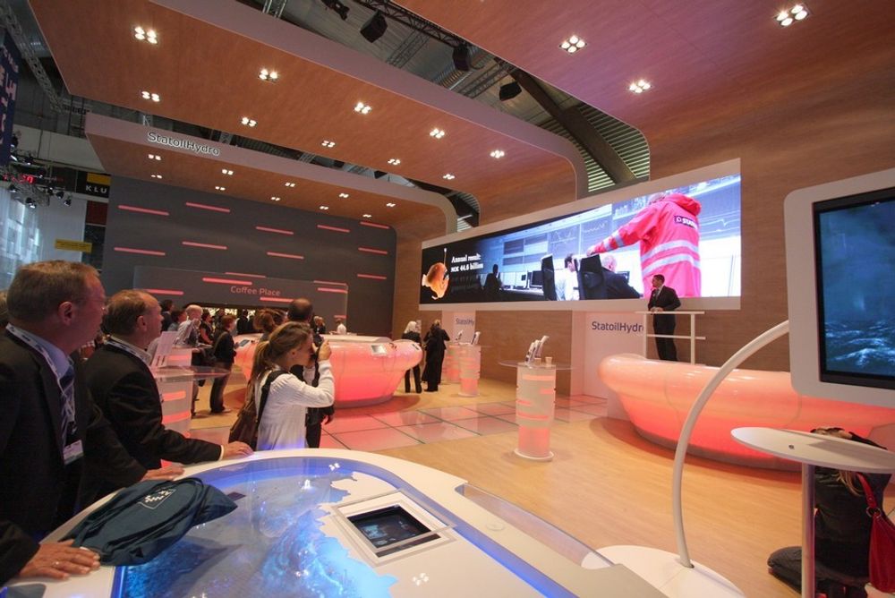 StatoilHydro presenterte sine satsningsområder på storskjerm, og fikk stor oppmerksomhet fra publikum.