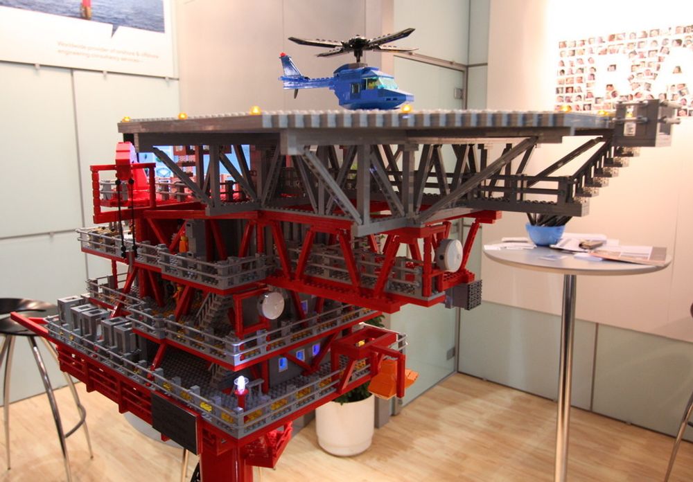 LEGO-modell av plattformen Cecilie som Ramboll Oil & Gas hadde laget til sin stand.