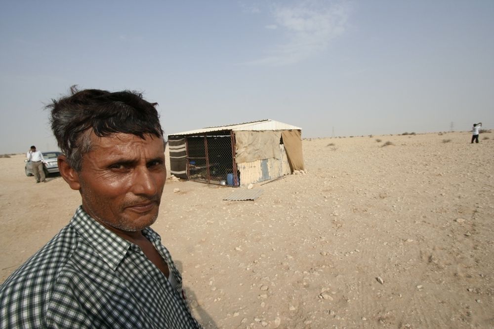 KOLLAPSET: Dev var nær døden da han kollapset av varmen ute i Qatars ørken.
