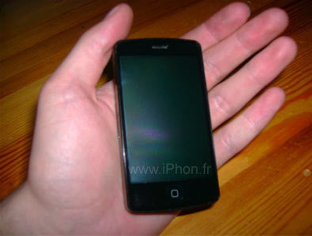 SPIONBILDE1: Slik vil den nye iPhone se ut, hevder den franske bloggen iPhon.fr.