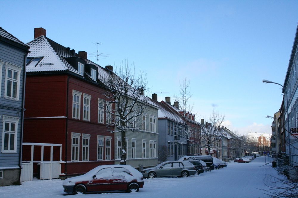 Disse husene på Møllenberg må flyttes dersom ingen kommer opp med en god løsning for løsmassetunnelen. Vegvesenet synes det er rart ingen ser dette som en spennende oppgave.