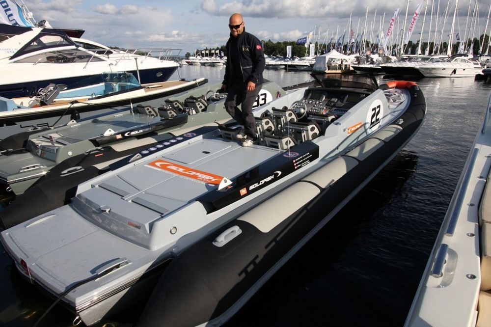 Goldfishtekniker Bjørn Erik Eriksen kunne fortelle at båten kunne gjøre 70-80 knop og at den hadde gjort det godt i Round Britain Offshore Powerboat Race .