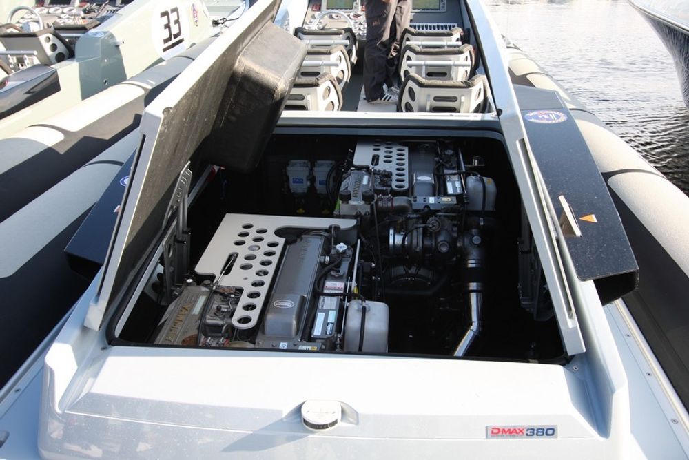 Motorene i Goldfish 36 P1 Supersport er to 380 hk Yanmar Dmax dieselmotorer.