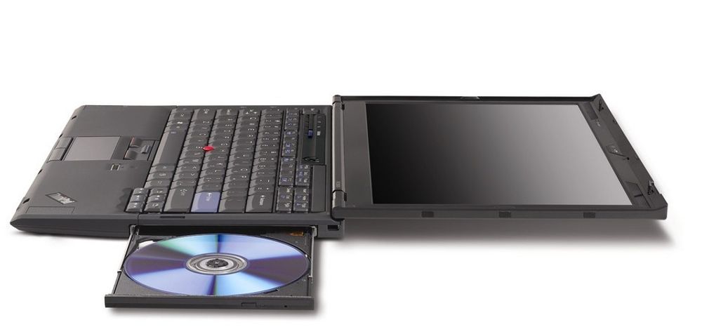 Lenovo PC modell X300 - tidligere IBM. I framtida kan harddisken - utviklet av nettopp IBM  for 52 år siden, erstattes av en ny minneteknologi som gjør PC-ene enda raskere og mindre.
