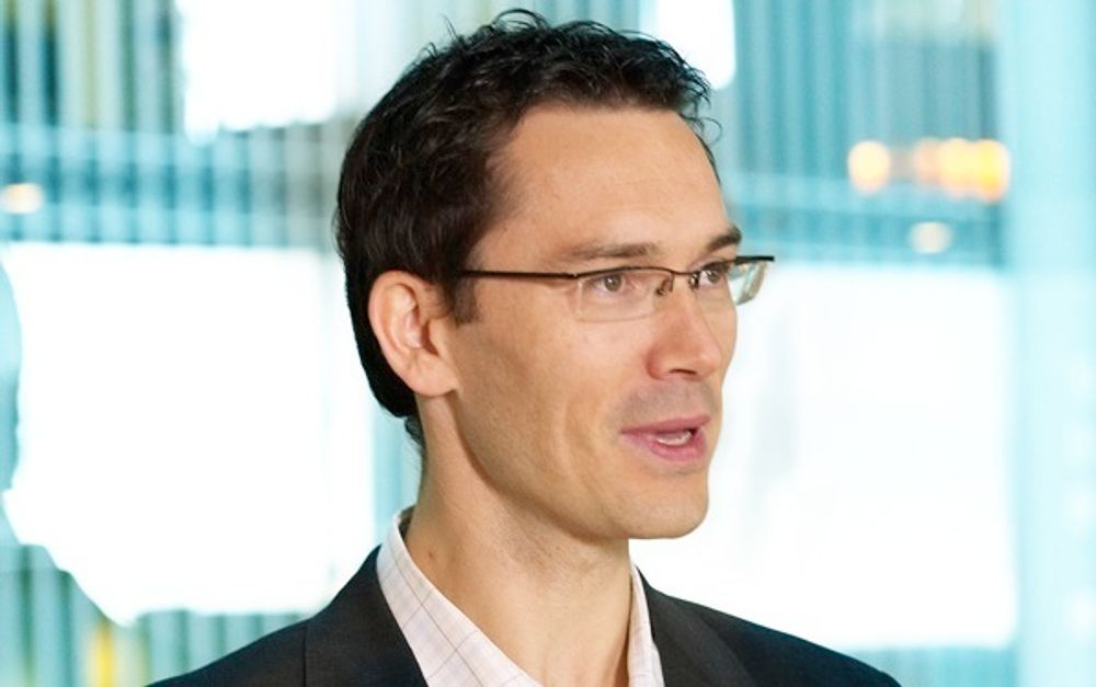 Knoppskyting. Teknologiutviklingsdirektør Petter Merok i Microsoft Norge lanserer et gründerproram som skal få norsk programutvikling raskere ut i markedet.