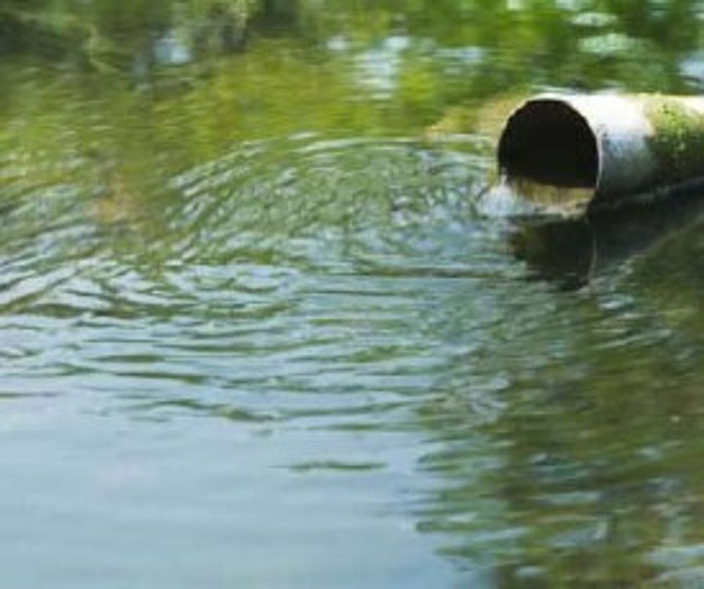 SIKRERE: Nye regler skal minimere faren for at kloakk sprer seg fra vann- og avløpsanlegg til overvann og bekker.