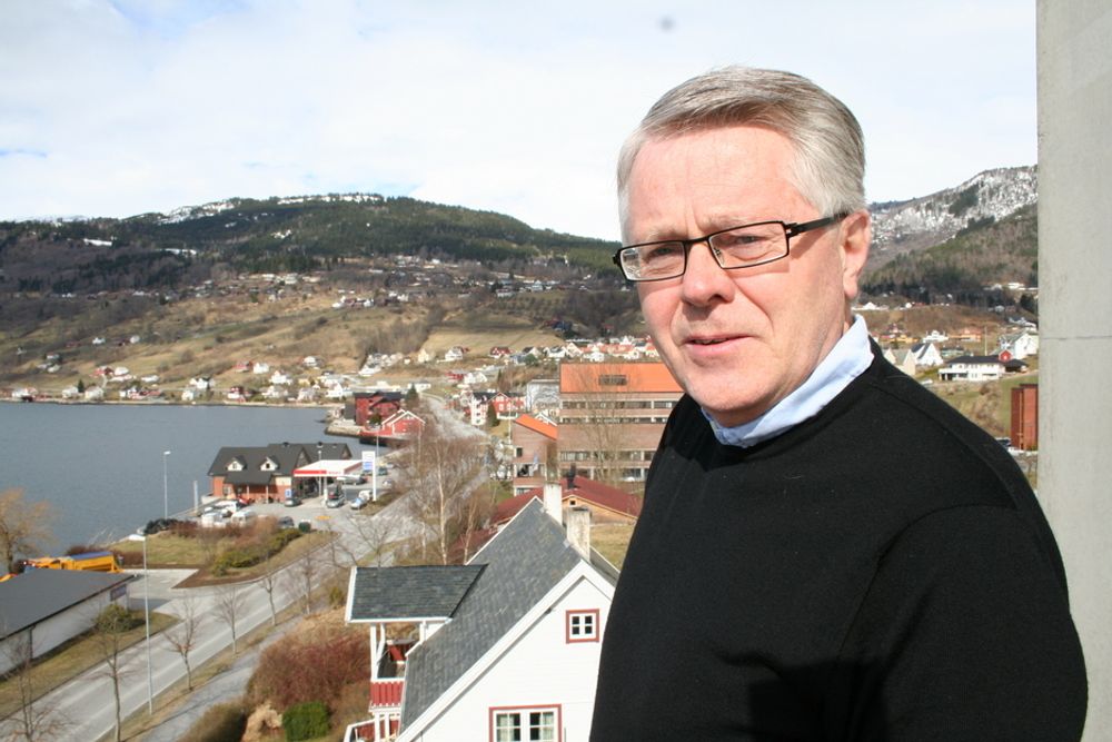 NÆRT. Fra sitt kontor har fylkesmann Oddvar Flæte utsyn til 550 kompetansekrevende offentlige arbeidsplasser.