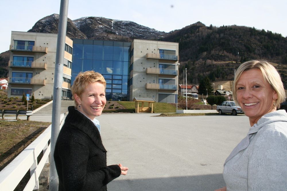 Norgesreklame. Mellom fjord og høye fjell leder avdelingsdirektørene Marit Mellingen (t.v.) og Randi Marie Sjøholdt direktoratet som skal smøre maskineriet i forvaltningen.