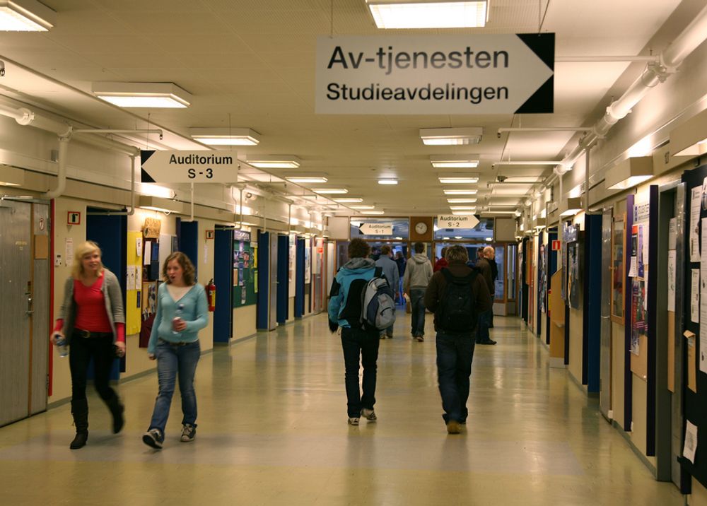 Studenter på NTNU i Trondheim. Mange vil ta følge med dem og studere nanoteknologi.