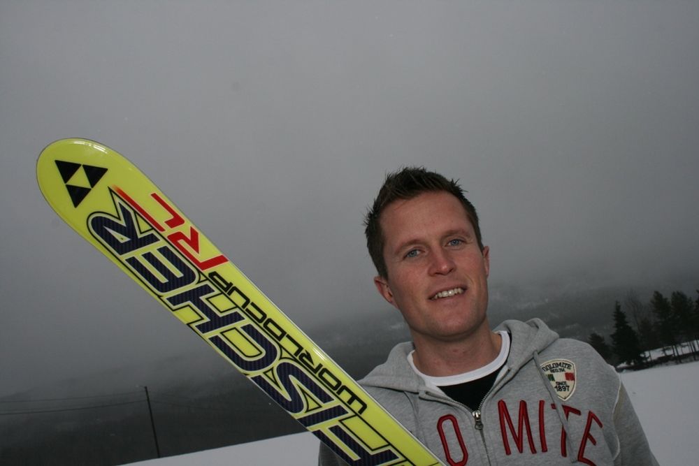 GOD PÅSKE: Racing-ansvarlig for alpint hos Fischer-importøren Finor i Norge, Ole Henrik Robarth, vet at alpinfrelste får det gøy i påsken. ¿ Dagens alpinski har gjort det morsommere å kjøre på ski for alle, sier han.
