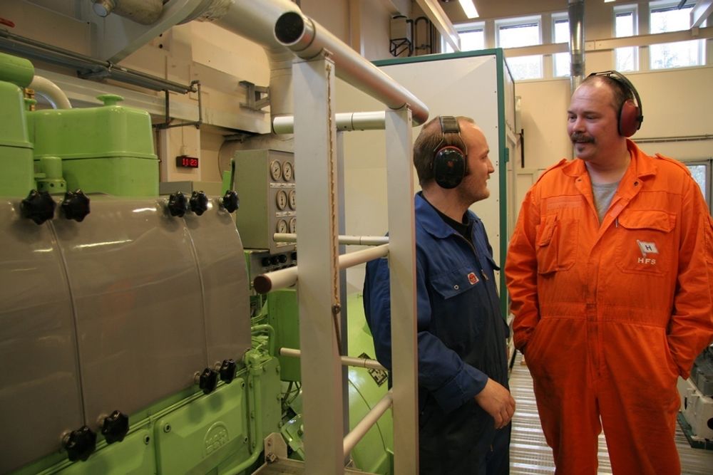 KLARE: Maskinistene Per Kristian Sjonbotten og Frank Winnberg er klar for de sju hav.
