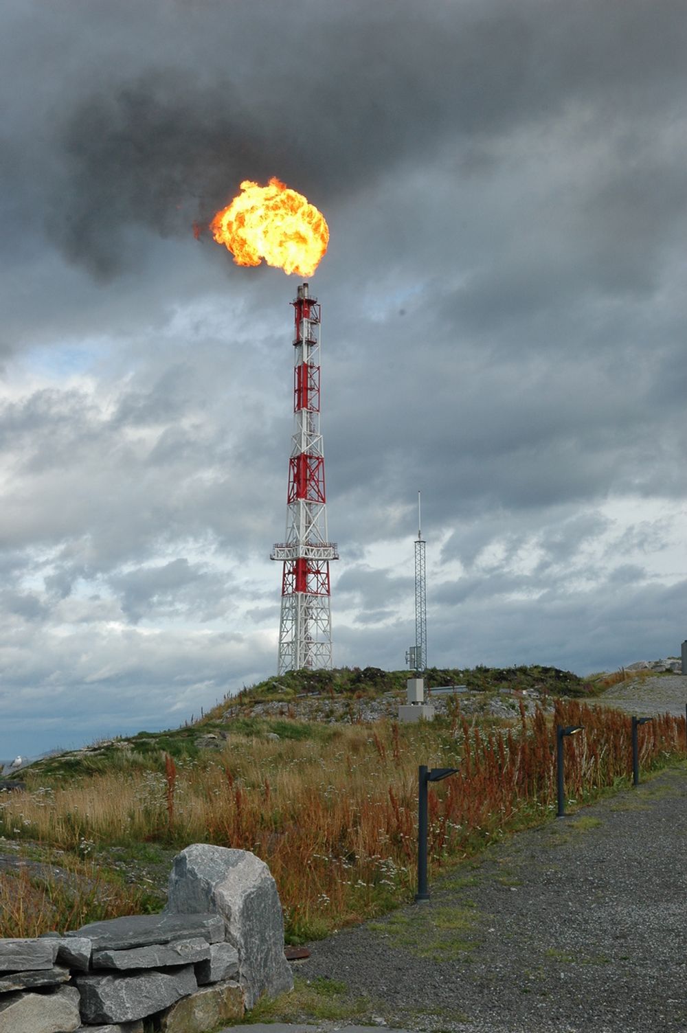 NOK NOx: Fakling ved Snøhvit-anlegget i 2007. Utslippene var voldsomme og StatoilHydro måtte betale ekstra mye i avgift. Men det ville blitt atskillig dyrere om gammel beregningsnøkkel hadde blitt brukt.