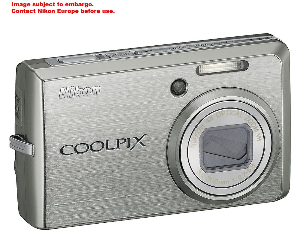 STØRST OG MINST:
S600 er den dyreste av de nye kompaktkameraene til Nikon og samtidig det minste 10 megapiksle vidvinkelkamera som kan vise til 4X zoom.
