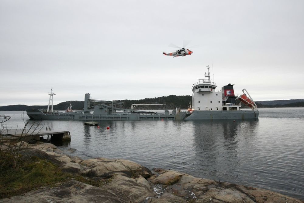 Det 97 meter lange sementskipet Crete Cement med 13 personer ombord gikk på grunn i Grisebukta utenfor Fagerstrand i Oslofjorden onsdag morgen.