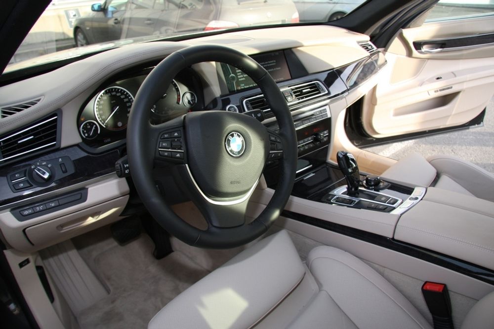 BMW 7-SERIE: Flaggskipet til BMW, den nye 7-serien, kan leveres med Night Vision. Det kan også 6-serien og 5-serien.