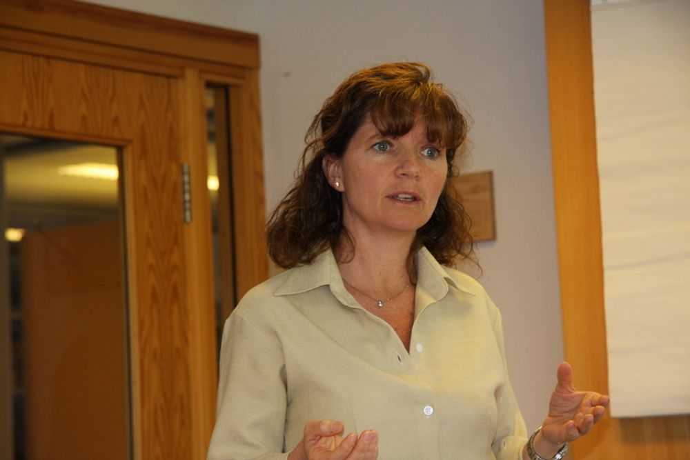 MULIGHETER: Utviklingsdirektør Connie O'Neill Kormeseth  forteller at Elopaks teknologisenter er som et NTNU i miniatyr.